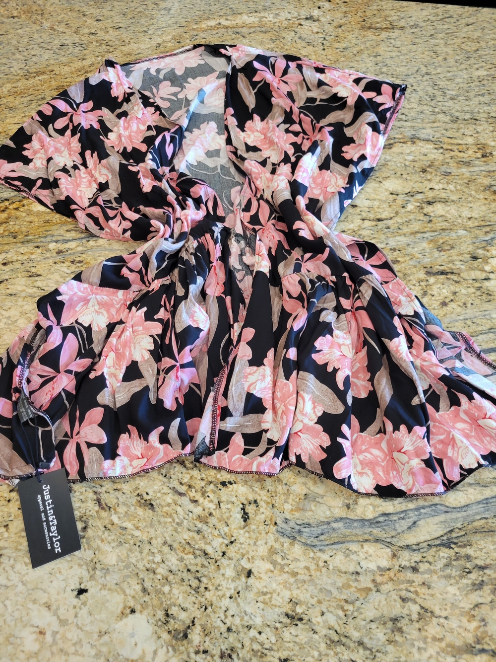 Justin&Taylor One Size Black with Pink Floral Print Kimono